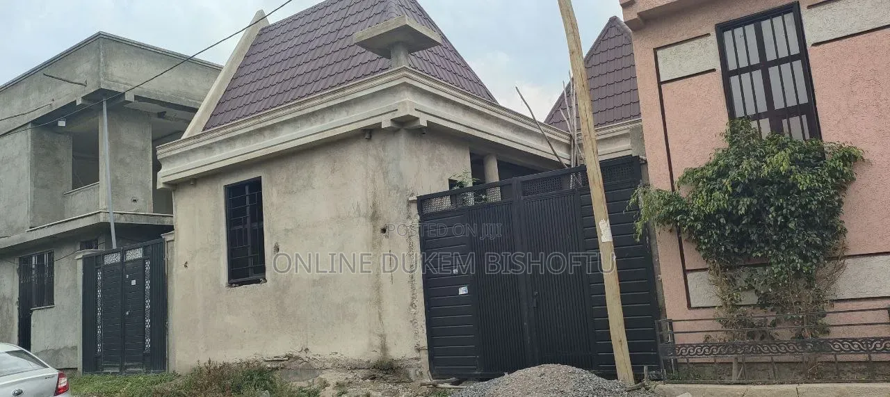 7bdrm Villa in Bishoftu Dukem, Oromia-Finfinne for sale