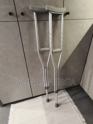Axillary Crutches恢弔underarm Crutches杏皿rubber Padding on the Top Arch