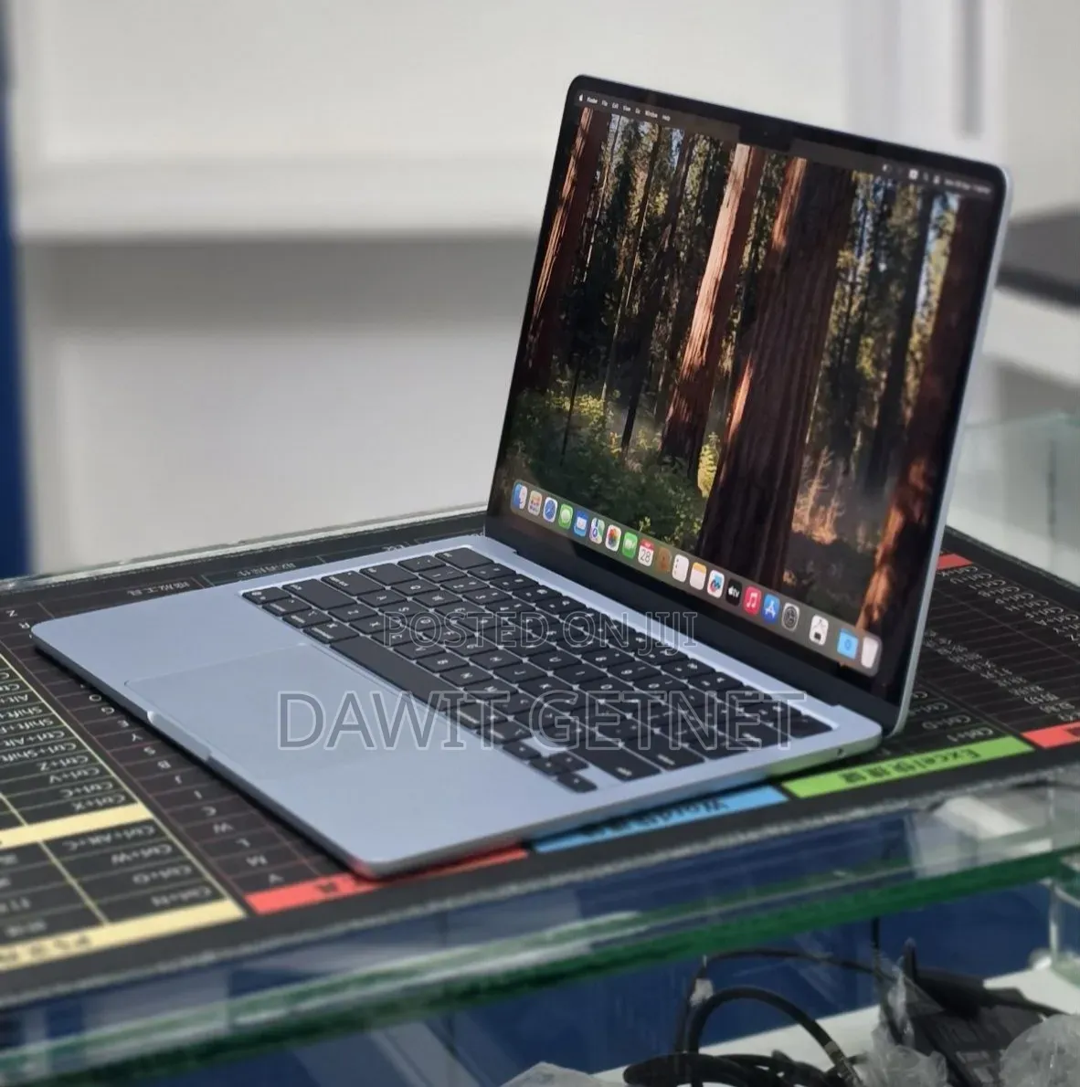 New Laptop Apple MacBook Air 2025 M4 16GB Apple M4 SSD 512GB