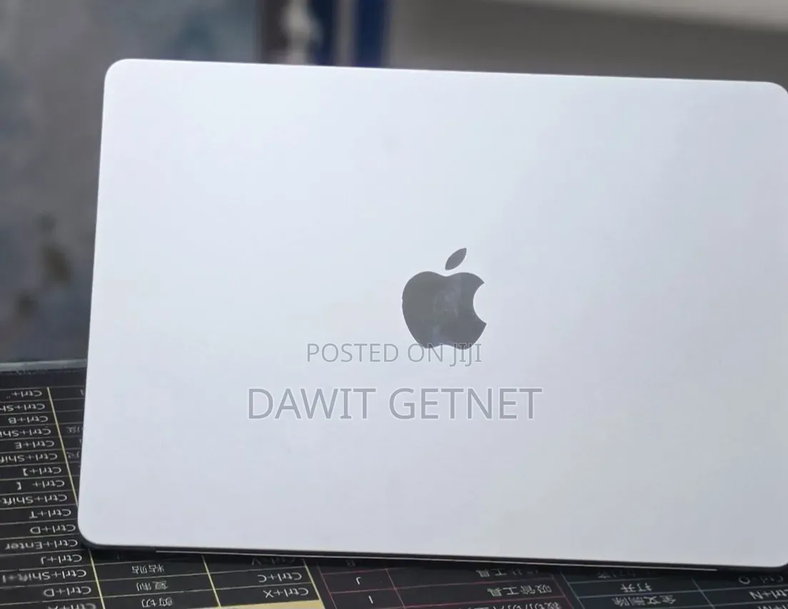 New Laptop Apple MacBook Air 2025 M4 16GB Apple M4 SSD 512GB