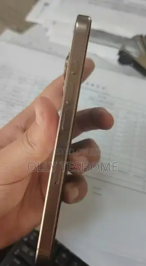 Apple iPhone 16 128 GB Gold