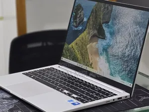 New Laptop Samsung Galaxy Book4 16GB Intel Core 7 SSD 512GB