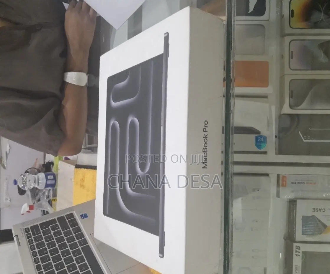 New Laptop Apple MacBook Pro 2025 M5 24GB Apple M5 Pro SSD 1T