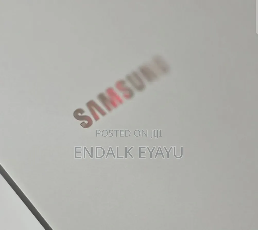 New Laptop Samsung Galaxy Book4 16GB Intel Core 7 SSD 512GB