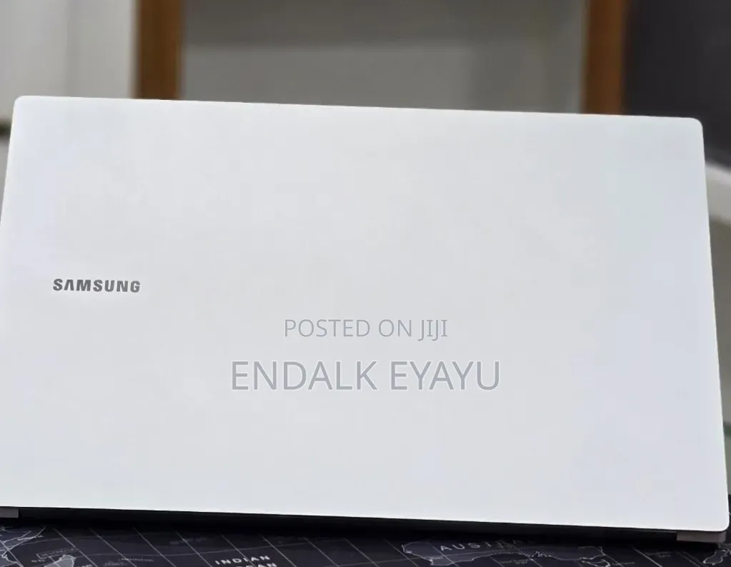 New Laptop Samsung Galaxy Book4 16GB Intel Core 7 SSD 512GB