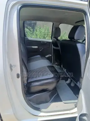 Toyota Hilux 2006 White