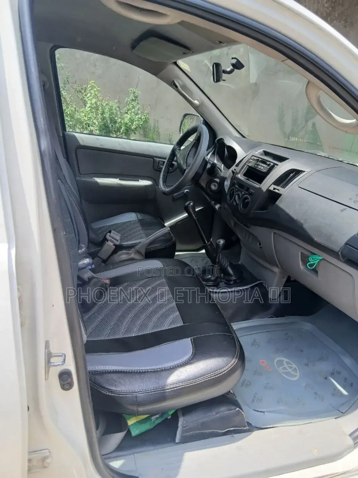Toyota Hilux 2006 White