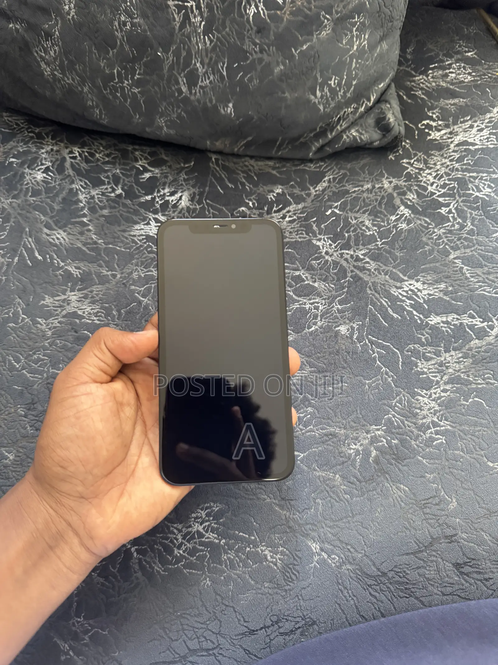 iPhone XR Original Cloud Screen