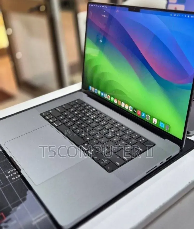 New Laptop Apple MacBook Pro 2021 M1 32GB Apple M1 Pro SSD 512GB