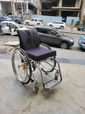Stronger Wheelchair杠凸ዊልቼር=push Rims and Quick-Release Axles for Easy