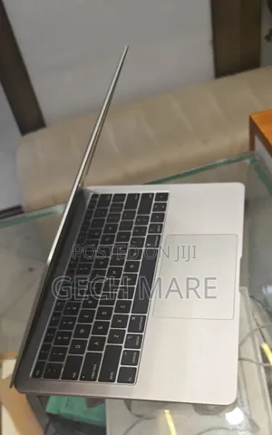 New Laptop Apple MacBook Air 2019 8GB Intel Core i5 SSD 256GB