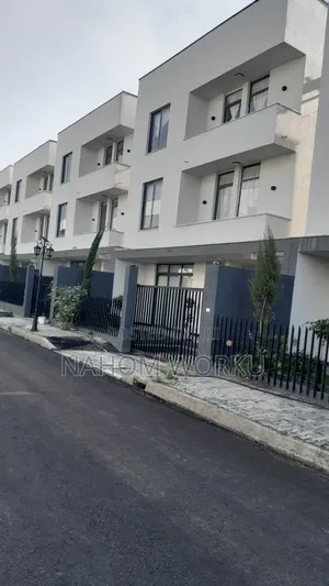 5bdrm House in Phison Realestate, Bole for sale