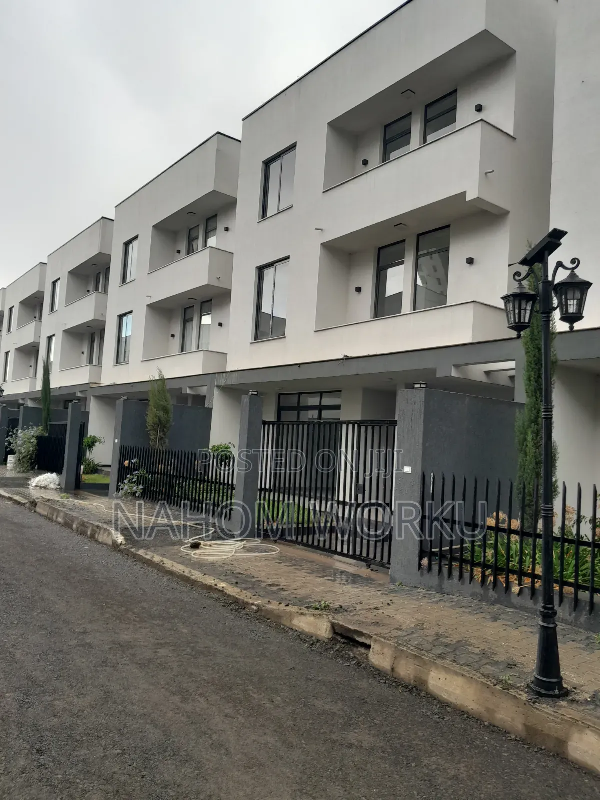5bdrm House in Phison Realestate, Bole for sale