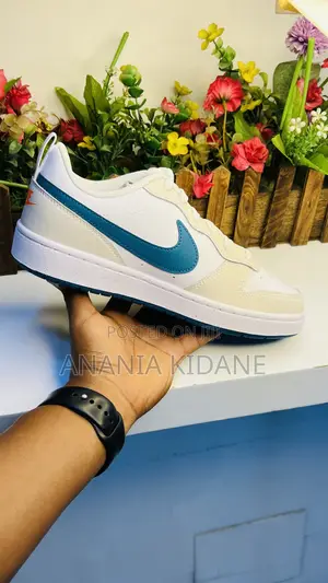 Flat Nike Shoes
