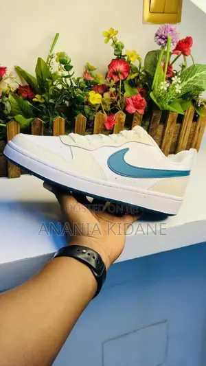 Flat Nike Shoes