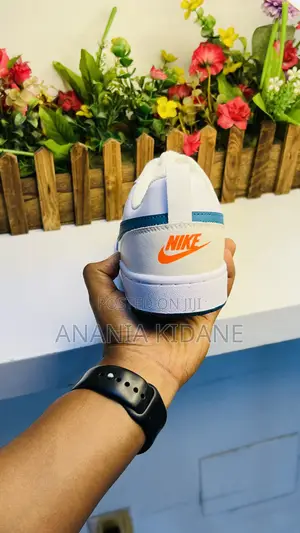 Flat Nike Shoes