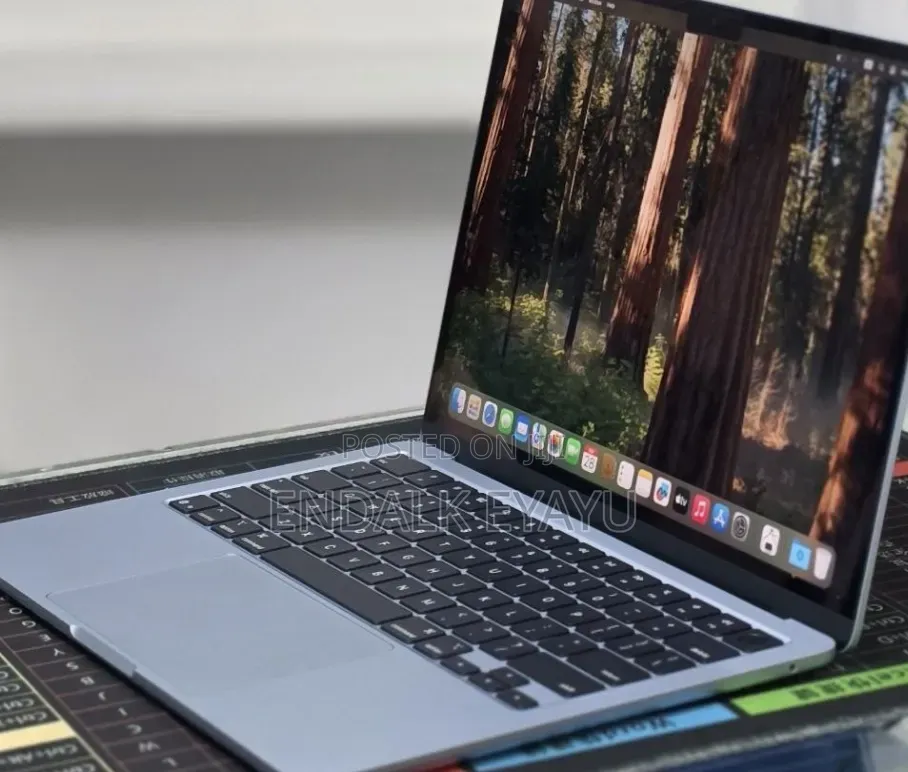 New Laptop Apple MacBook Air 2025 M4 16GB Apple M4 SSD 512GB