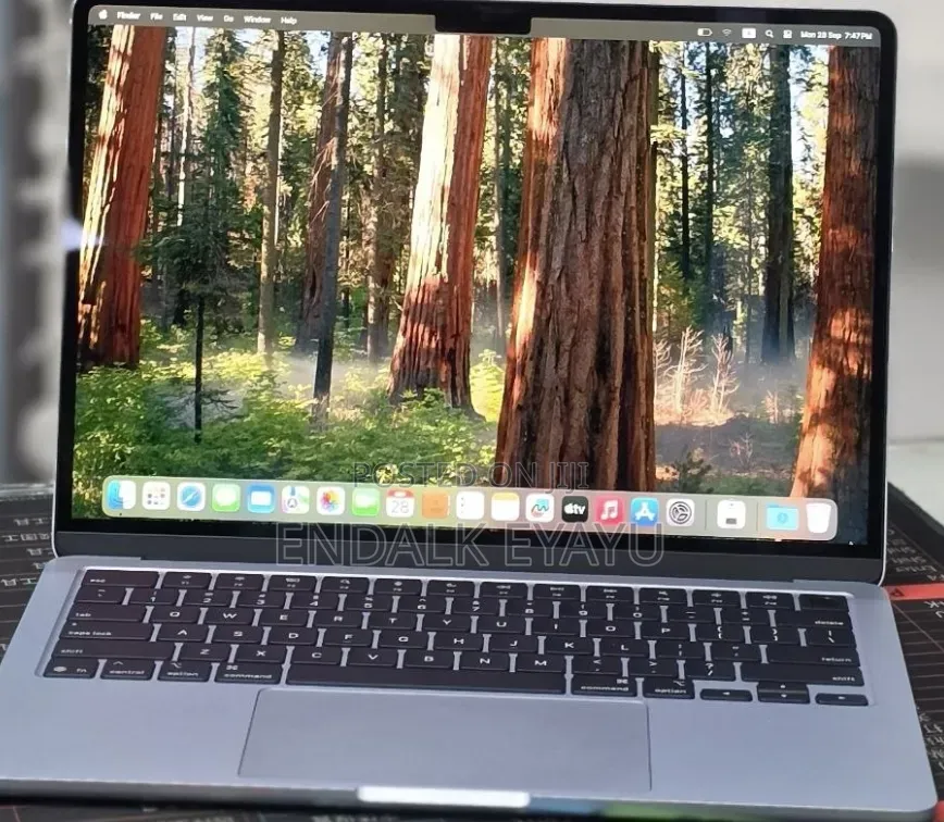 New Laptop Apple MacBook Air 2025 M4 16GB Apple M4 SSD 512GB