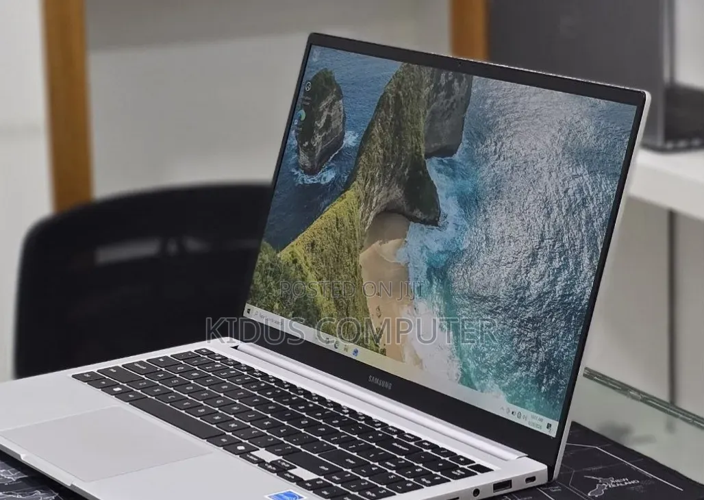 New Laptop Samsung Galaxy Book 2 16GB Intel Core 7 SSD 512GB