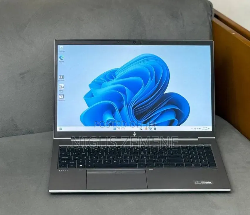New Laptop HP ZBook Firefly G8 16GB Intel Core i7 SSD 512GB