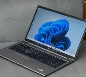 New Laptop HP ZBook Firefly G8 16GB Intel Core i7 SSD 512GB