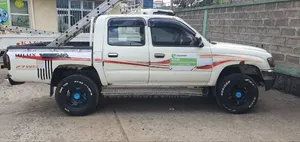 Toyota Hilux 2001 White