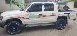 Toyota Hilux 2001 White
