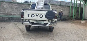 Toyota Hilux 2001 White
