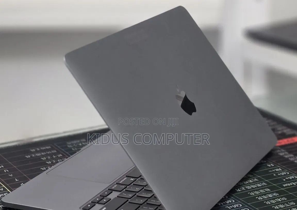 New Laptop Apple MacBook Pro 2021 M1 16GB Apple M1 SSD 256GB