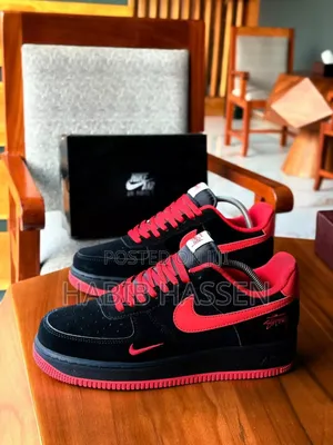  Nike AirForce 1 Low ‘’Bred Style’
 O