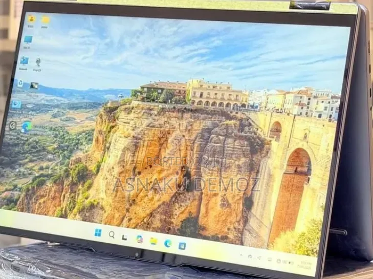 New Laptop Lenovo Yoga 7i 16GB Intel Core Ultra 7 SSD 512GB