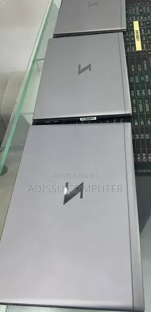 New Laptop HP ZBook Firefly G8 16GB Intel Core i7 SSD 512GB