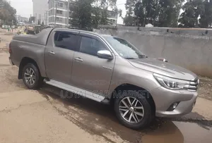 Toyota Hilux 2019 Gray