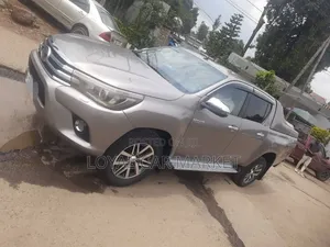 Toyota Hilux 2019 Gray