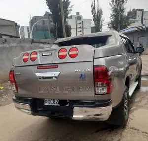 Toyota Hilux 2019 Gray