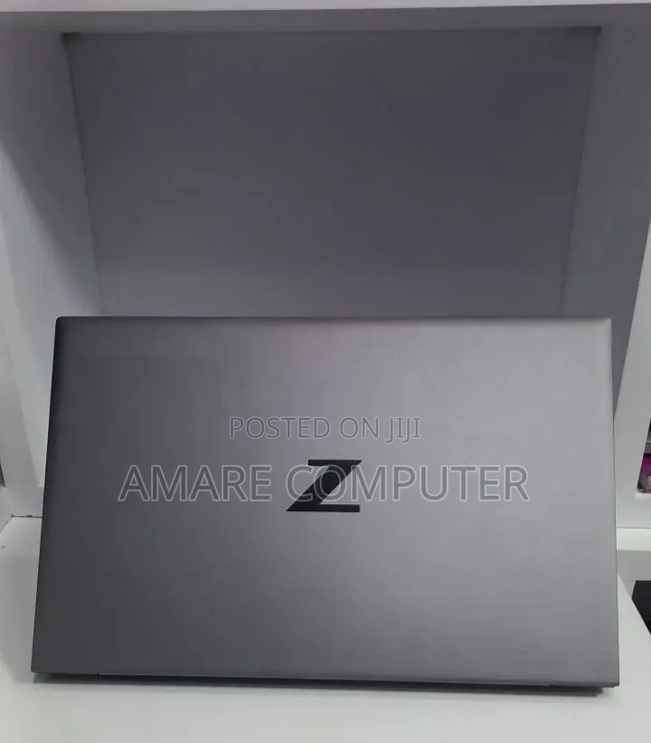 New Laptop HP ZBook Firefly G8 16GB Intel Core i7 SSD 512GB
