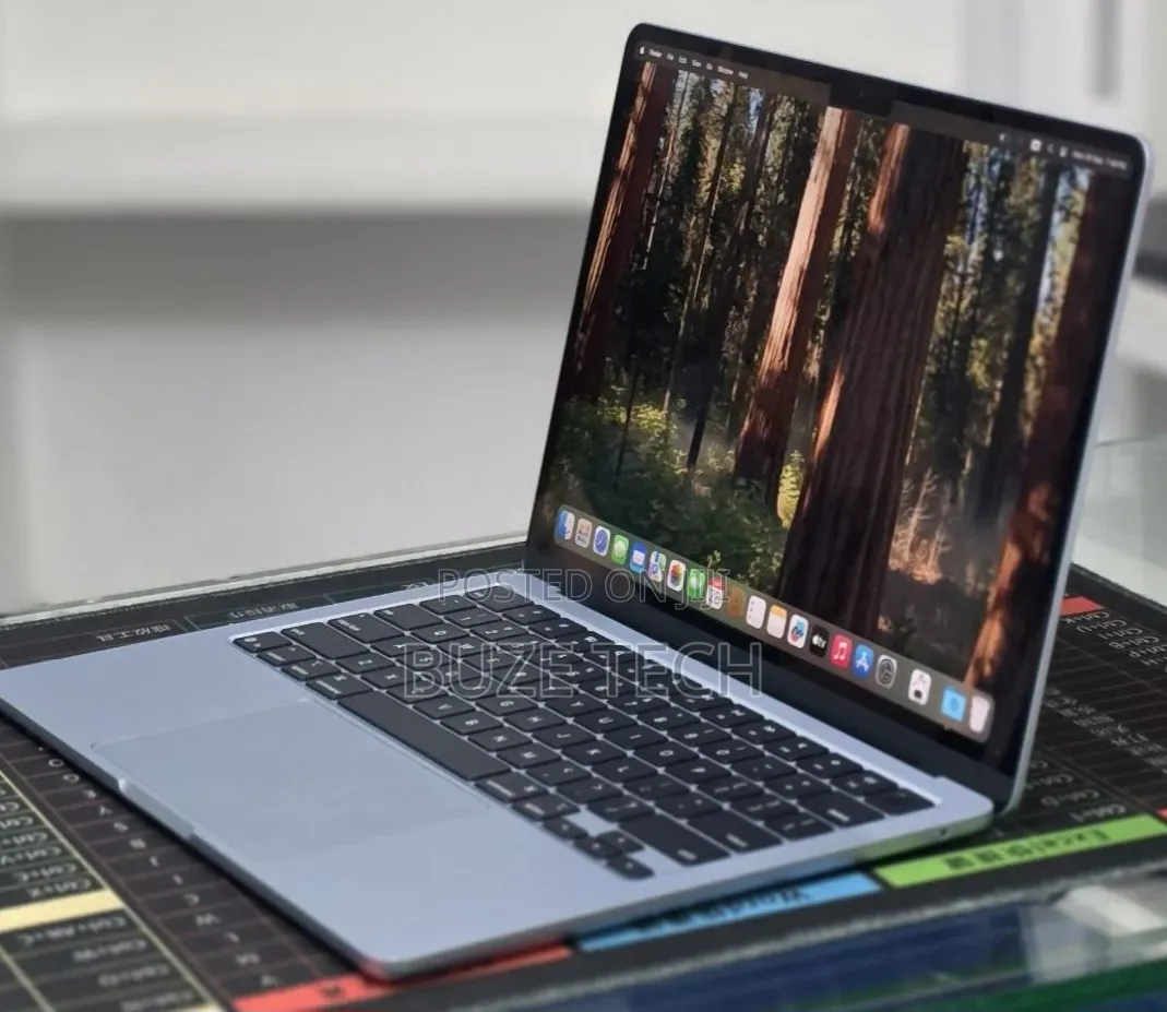 New Laptop Apple MacBook Air 2025 M4 16GB Apple M4 SSD 512GB