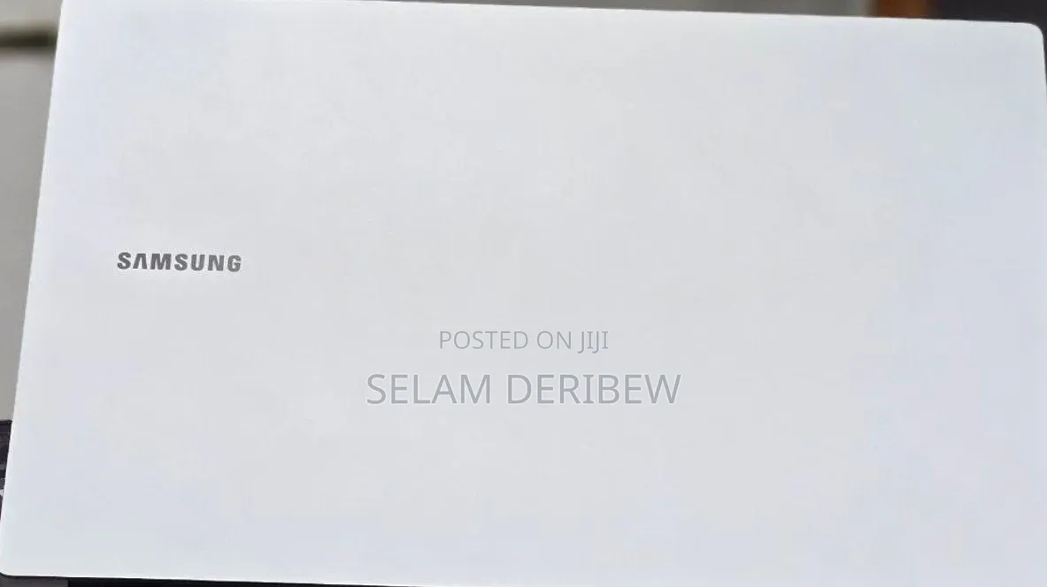 New Laptop Samsung Galaxy Book4 16GB Intel Core i7 SSD 512GB