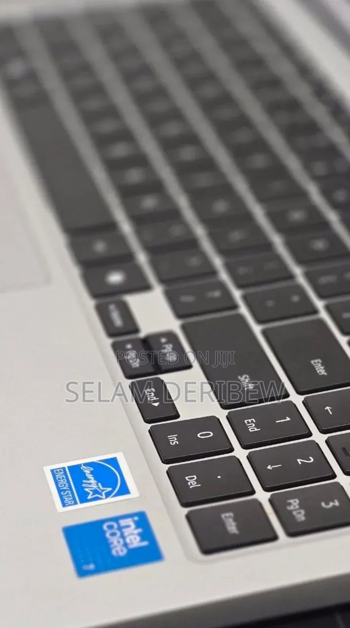 New Laptop Samsung Galaxy Book4 16GB Intel Core i7 SSD 512GB