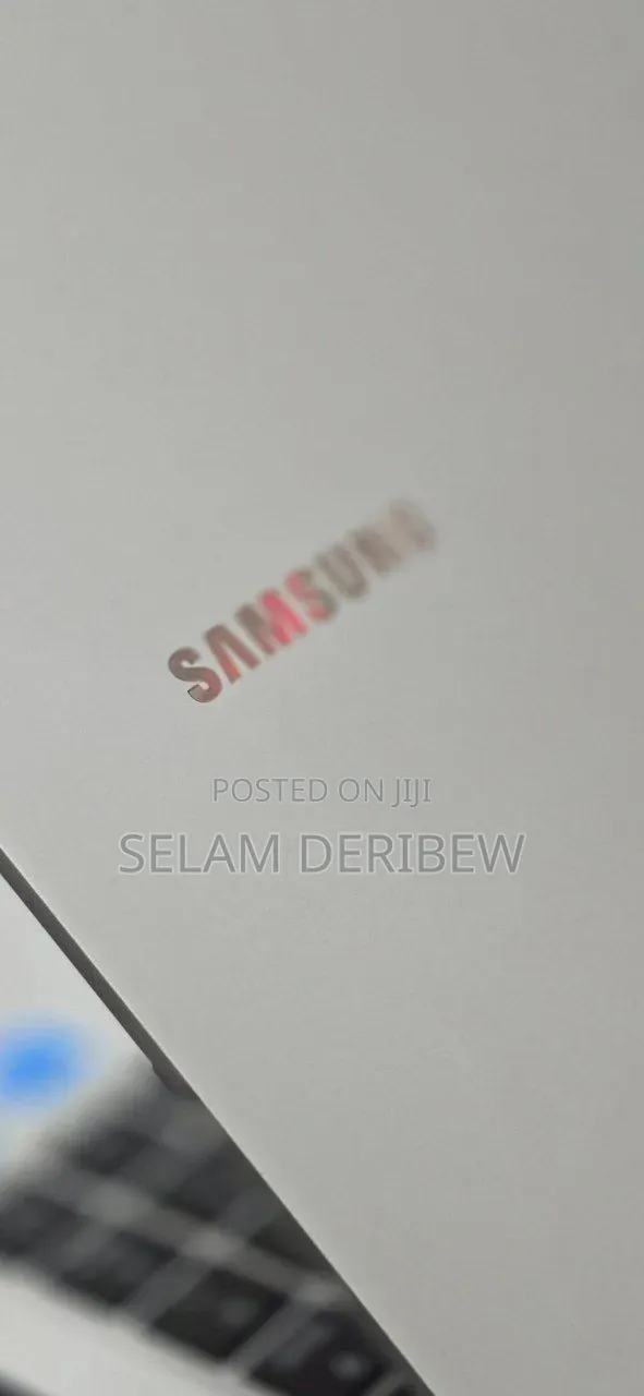 New Laptop Samsung Galaxy Book4 16GB Intel Core i7 SSD 512GB