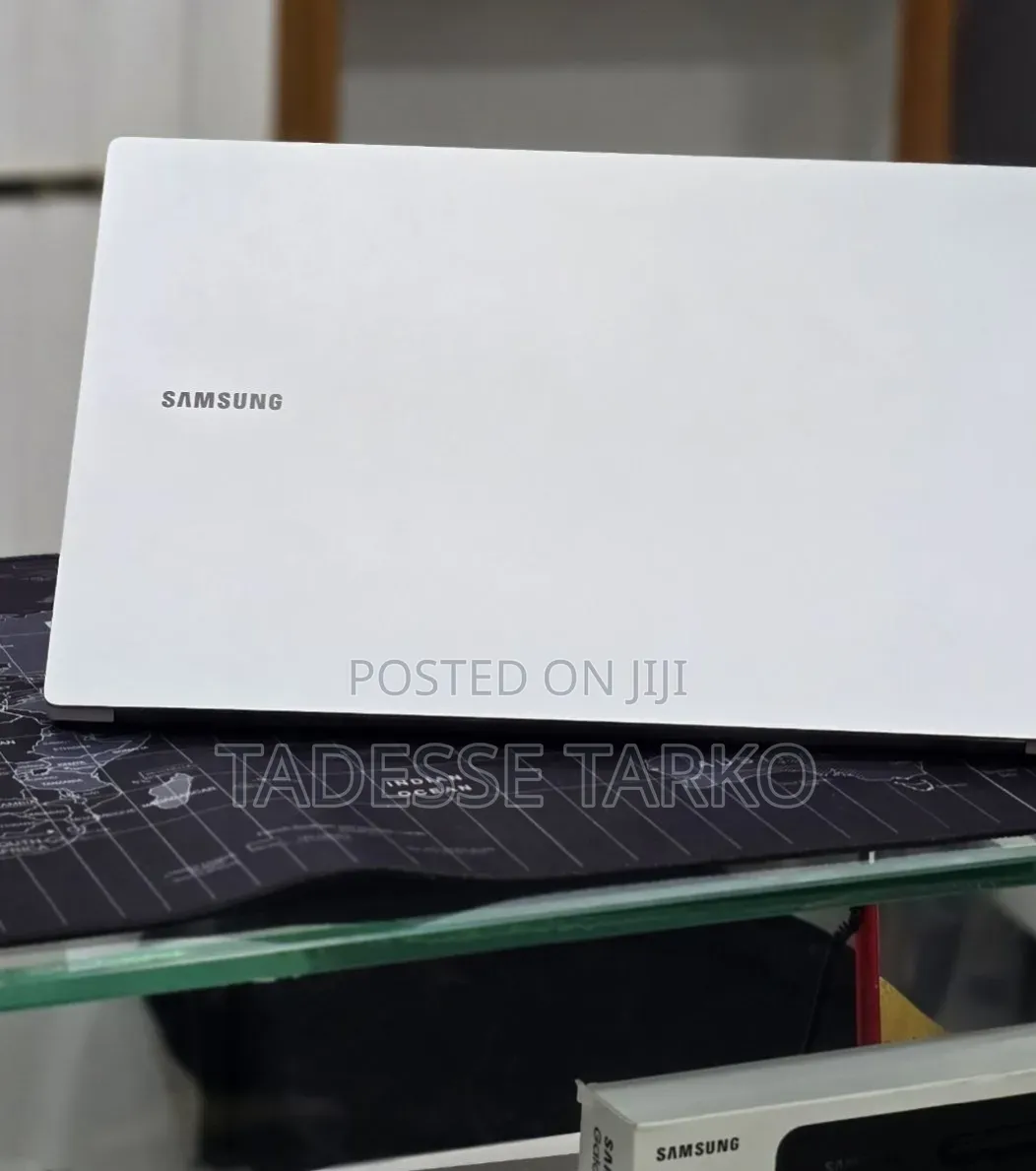 New Laptop Samsung Galaxy Book4 16GB Intel Core 7 SSD 512GB