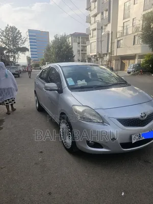 Toyota Yaris 2011 Silver