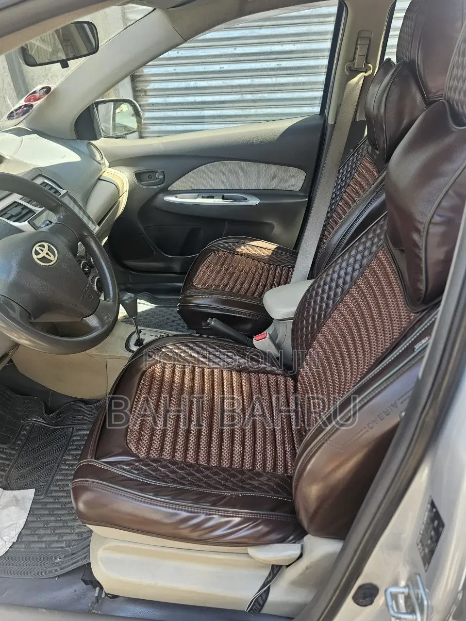 Toyota Yaris 2011 Silver