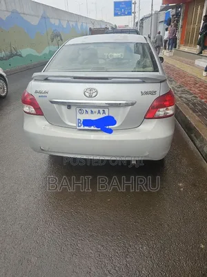 Toyota Yaris 2011 Silver