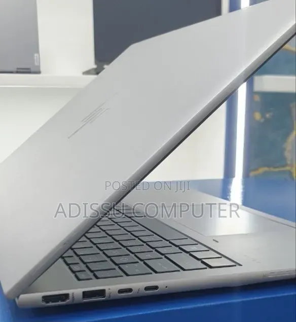 New Laptop HP ZBook Firefly G9 16GB Intel Core i7 SSD 512GB