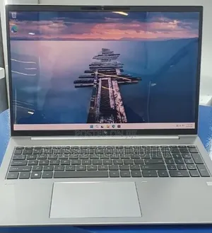 New Laptop HP ZBook Firefly G9 16GB Intel Core i7 SSD 512GB