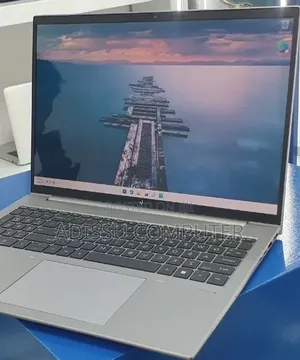 New Laptop HP ZBook Firefly G9 16GB Intel Core i7 SSD 512GB