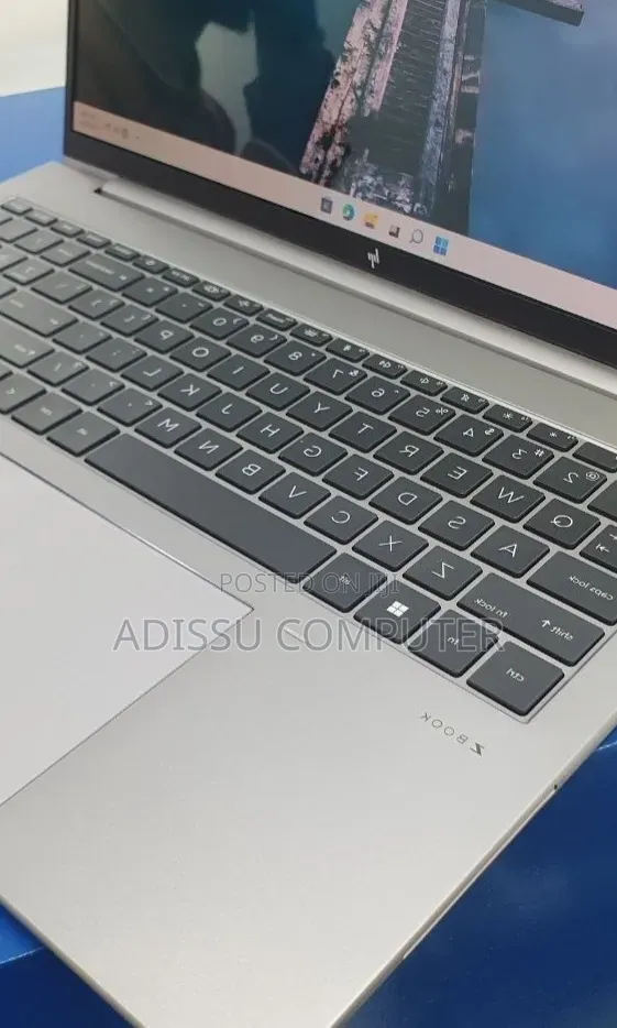New Laptop HP ZBook Firefly G9 16GB Intel Core i7 SSD 512GB
