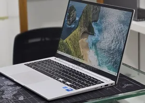 New Laptop Samsung Galaxy Book4 16GB Intel Core i7 SSD 512GB