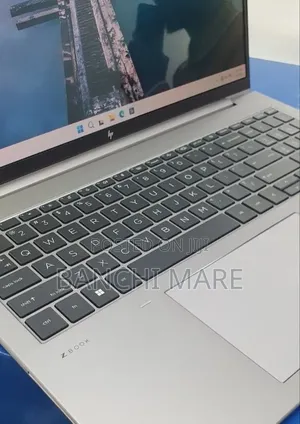 New Laptop HP ZBook Firefly G9 16GB Intel Core i7 SSD 512GB